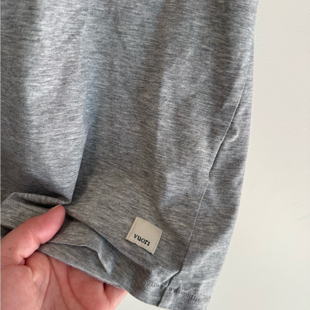 Vuori Tee Women’s Heather Gray - Picture 2 of 5